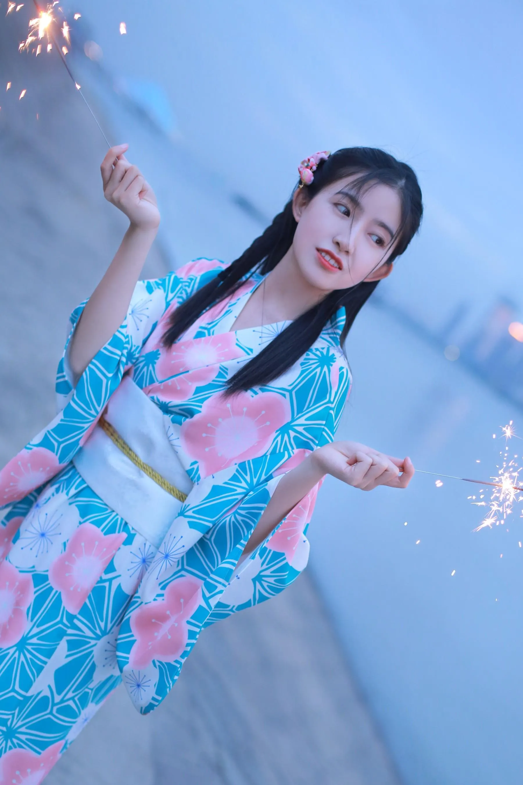 [艺图语] 2022.06.06 花火 小草草呀 [22P]插图